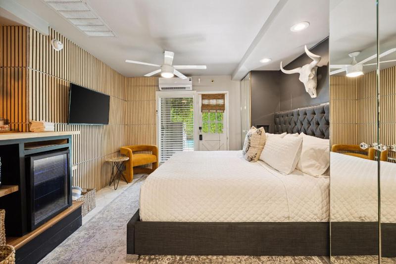 Speakeasy Hotel - image 39