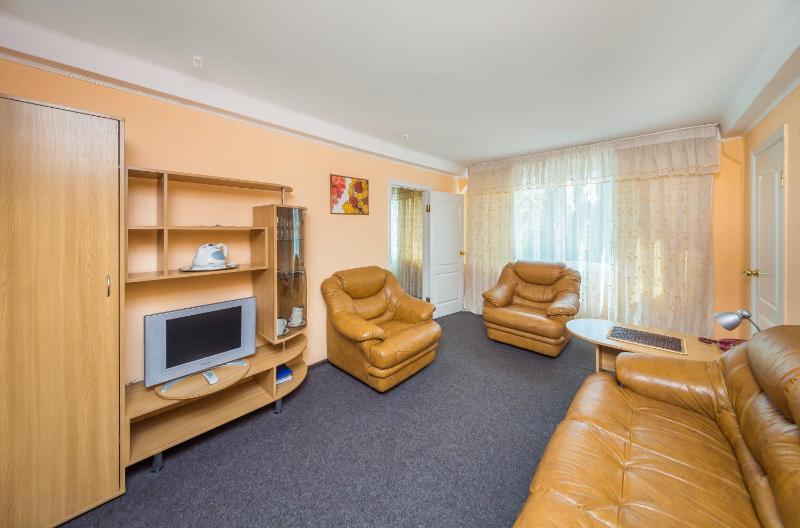 Deluxe Double Room with Extra Bed image 2