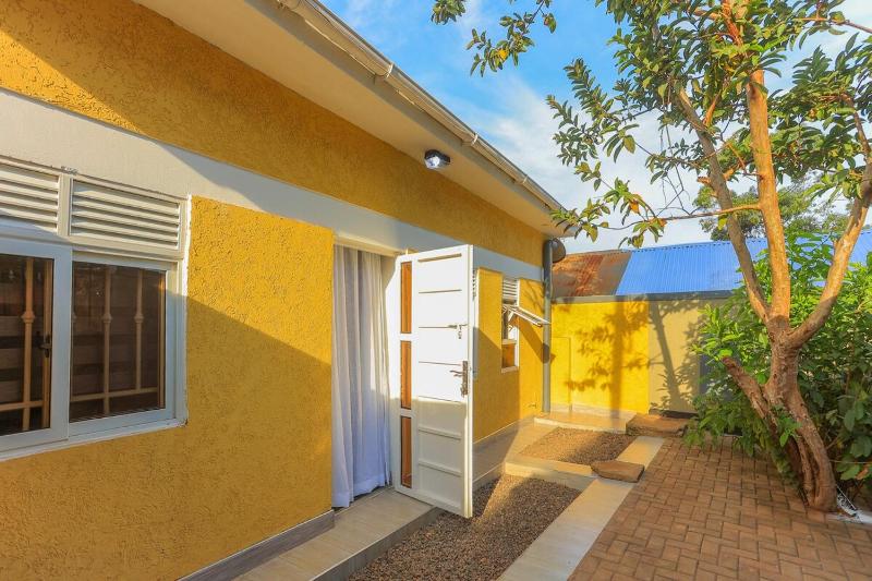 Cozy 1BR Stay Near Bahai Temple - WIFI AC SMART TV - image 13