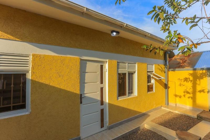 Cozy 1BR Stay Near Bahai Temple - WIFI AC SMART TV - image 10