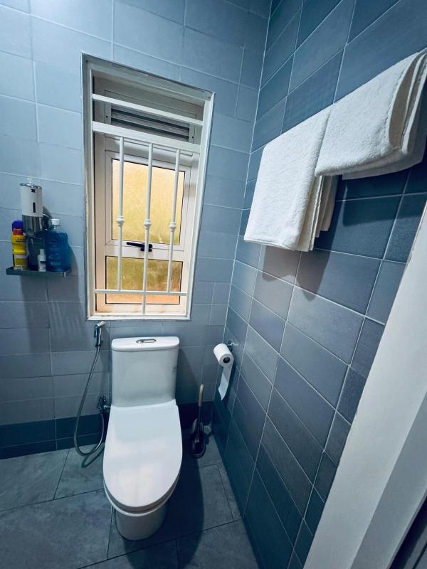 Cozy 1BR Stay Near Bahai Temple - WIFI AC SMART TV - image 6