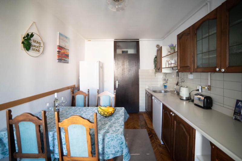 Aurelio Centar Apartment with Balcony and Free parking - image 8