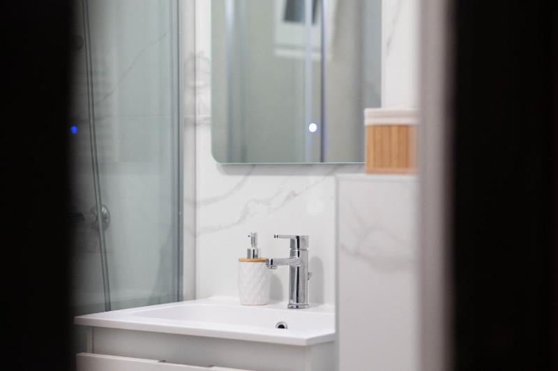 Aurelio Centar Apartment with Balcony and Free parking - image 5