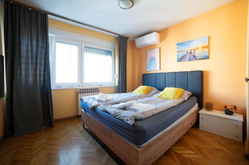 Aurelio Centar Apartment with Balcony and Free parking - image 14
