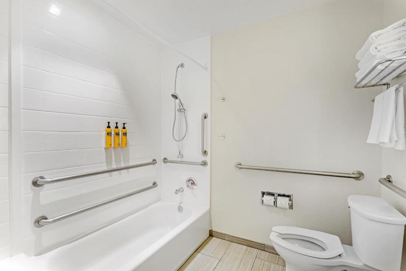 Best Western Plus Executive Residency Phoenix North Happy Valley - image 3