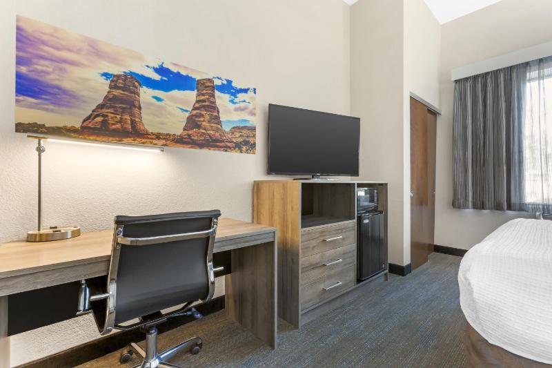 Best Western Plus Executive Residency Phoenix North Happy Valley - image 49