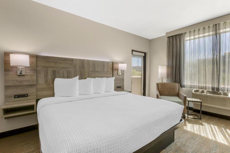 Best Western Plus Executive Residency Phoenix North Happy Valley - image 41