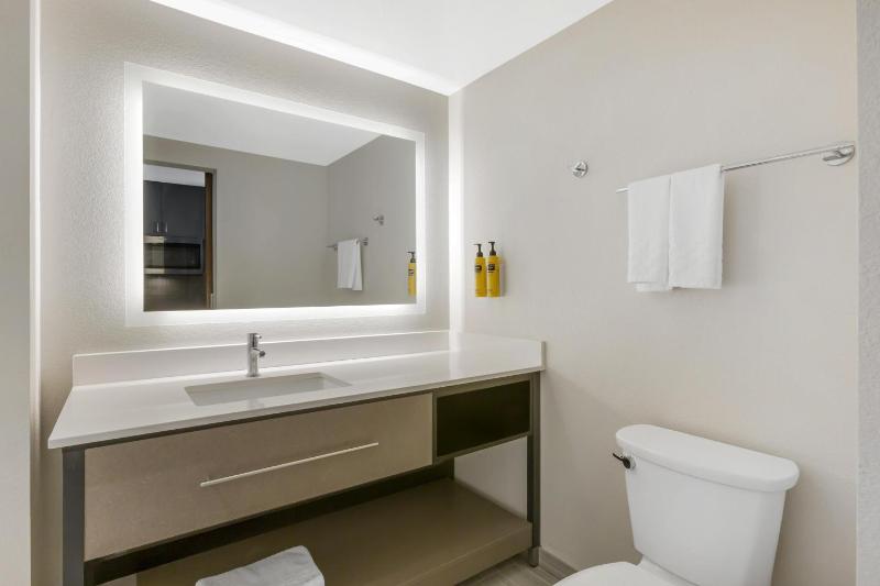 Best Western Plus Executive Residency Phoenix North Happy Valley - image 14
