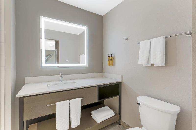 Best Western Plus Executive Residency Phoenix North Happy Valley - image 16