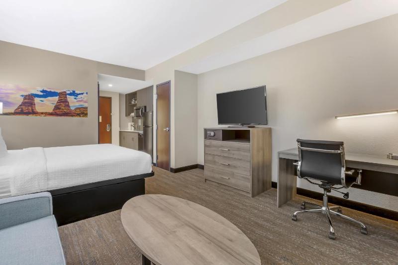 Best Western Plus Executive Residency Phoenix North Happy Valley - image 21