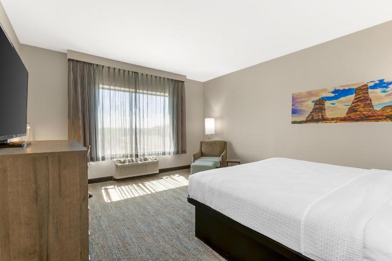 Best Western Plus Executive Residency Phoenix North Happy Valley - image 24