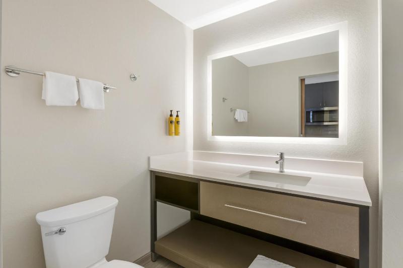 Best Western Plus Executive Residency Phoenix North Happy Valley - image 37