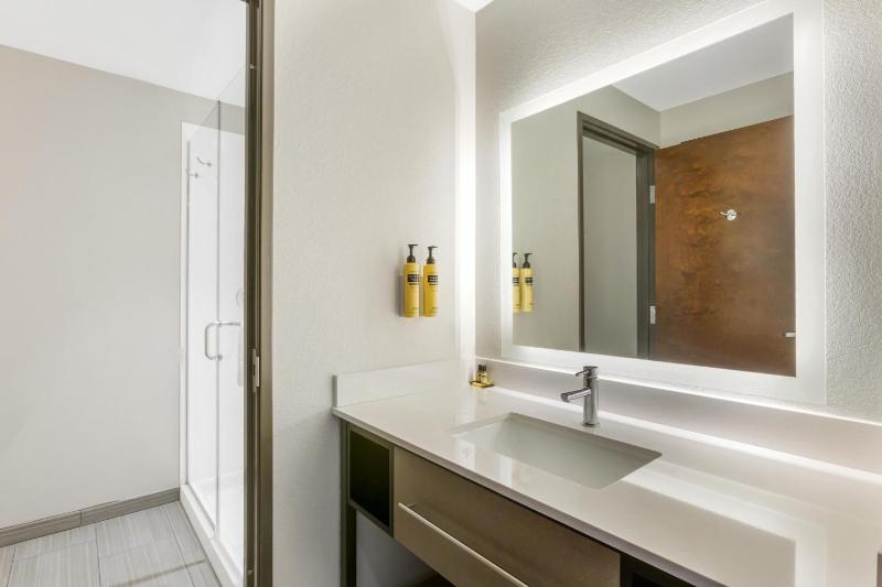 Best Western Plus Executive Residency Phoenix North Happy Valley - image 23