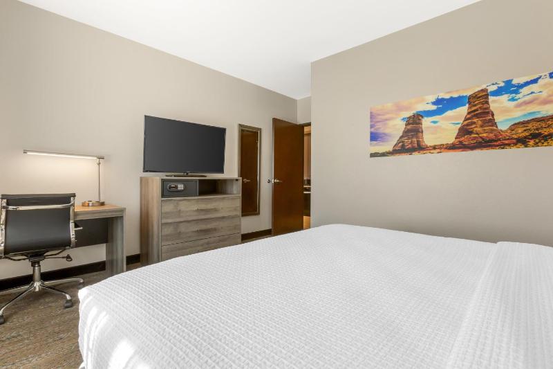 Best Western Plus Executive Residency Phoenix North Happy Valley - image 11