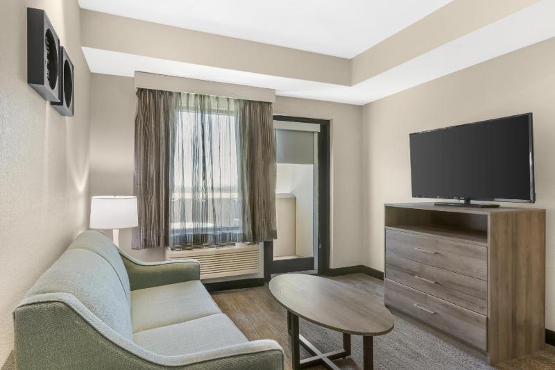 Best Western Plus Executive Residency Phoenix North Happy Valley - image 18