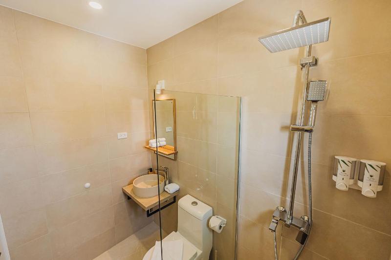 Villa Amandari 2 min to Palm Beach Billiard Hot Tub 8 sleeps - image 8