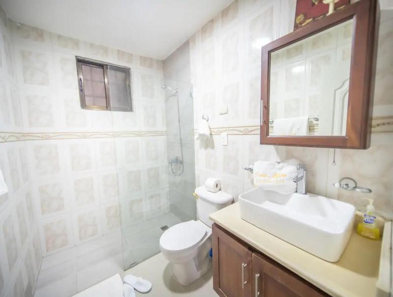 Stylish 1r-1b Apt Near The Beach And Main Street - image 12