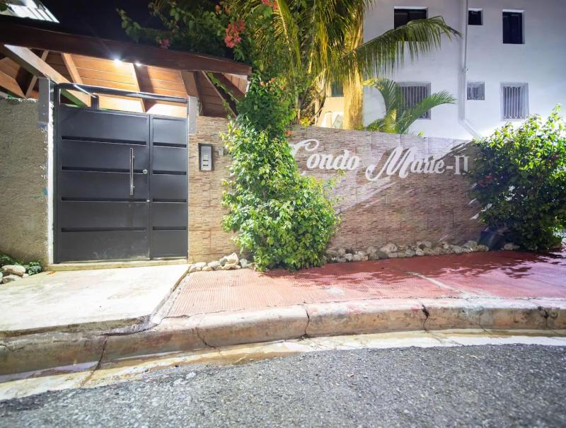 Stylish 1r-1b Apt Near The Beach And Main Street - image 13