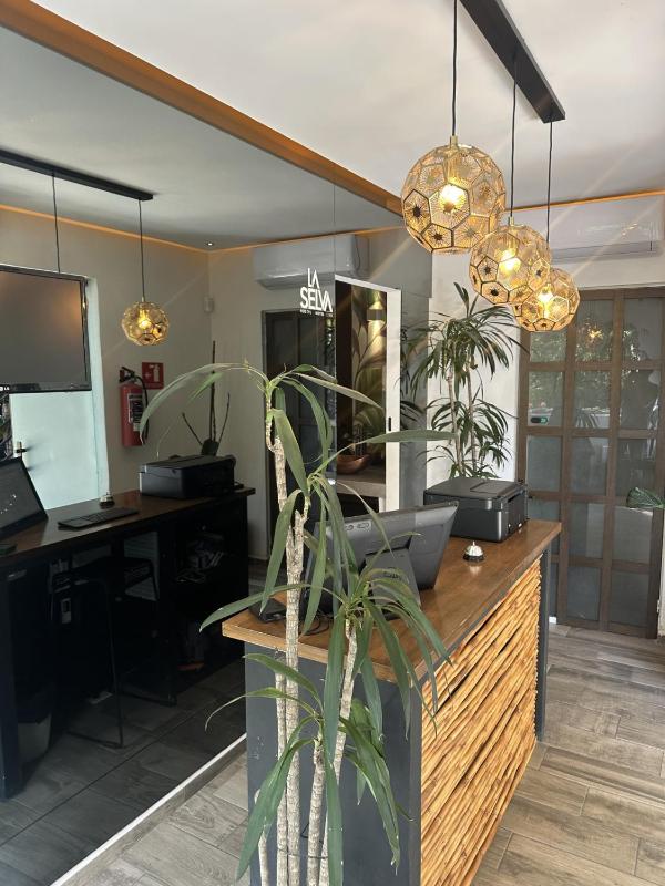 La Selva Hostel - image 2