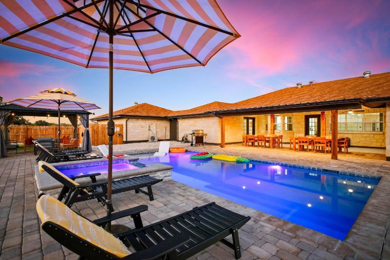 PrivatePoolPickleballGolfSleeps205Min2Main - image 23