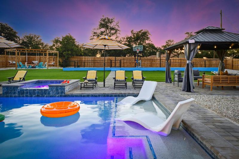 PrivatePoolPickleballGolfSleeps205Min2Main - image 10