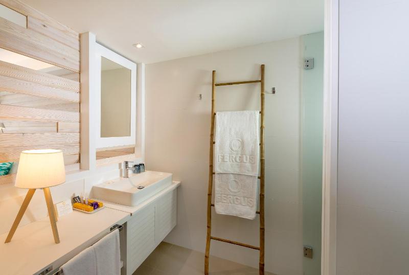 Double or Twin Room image 4