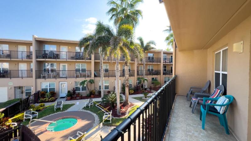 Cozy Family Retreat Steps to Beach Pool Hot apts - image 29