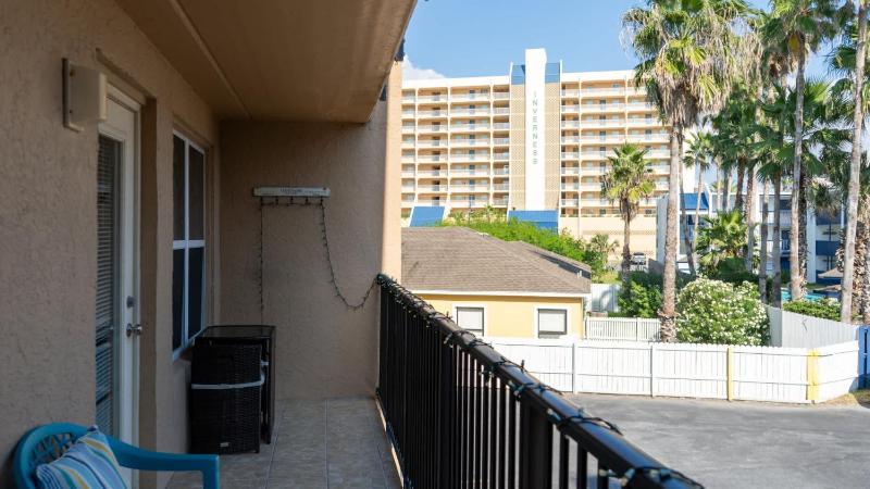 Cozy Family Retreat Steps to Beach Pool Hot apts - image 34