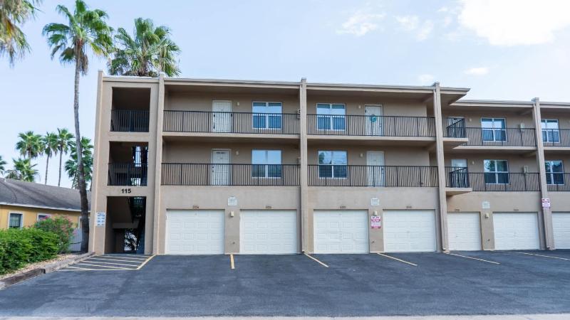 Cozy Family Retreat Steps to Beach Pool Hot apts - image 32