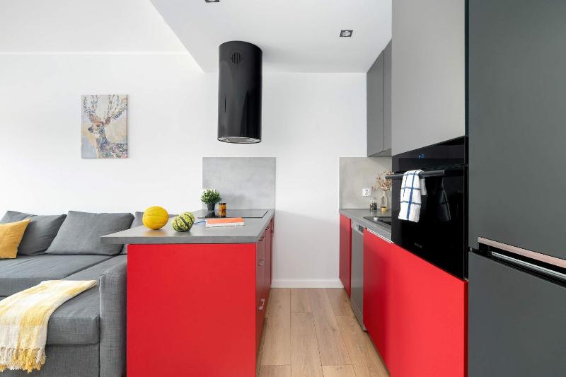 Red and Grey Apartment for 8 People in Poznań with Parking by Noclegi Renters - image 7