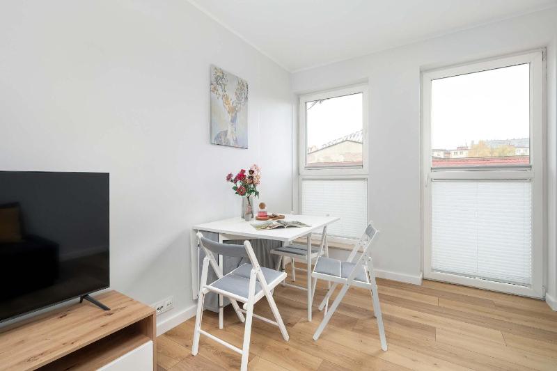 Red and Grey Apartment for 8 People in Poznań with Parking by Noclegi Renters - image 19