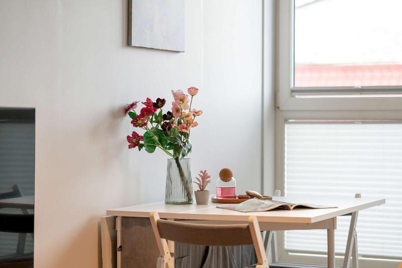 Red and Grey Apartment for 8 People in Poznań with Parking by Noclegi Renters - image 17