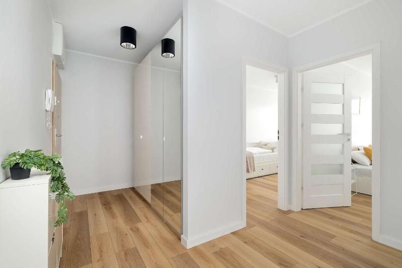 Red and Grey Apartment for 8 People in Poznań with Parking by Noclegi Renters - image 6