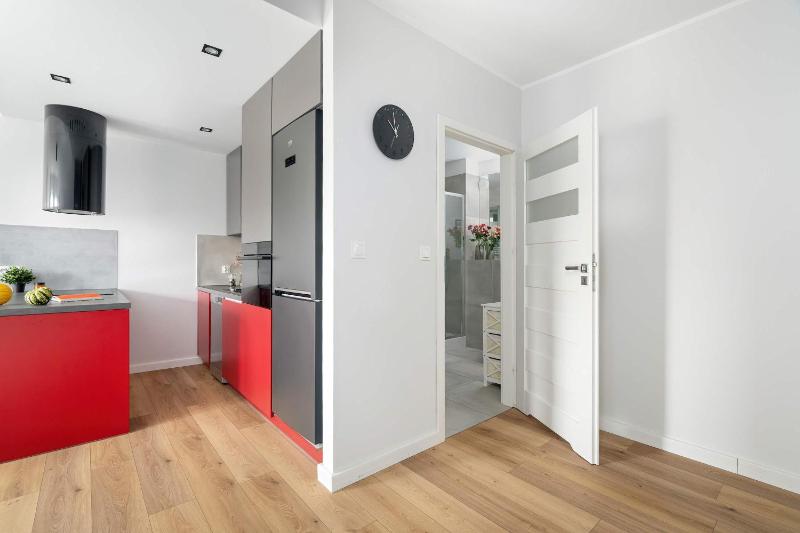 Red and Grey Apartment for 8 People in Poznań with Parking by Noclegi Renters - image 23