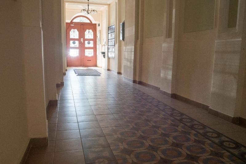 One-Bedroom Apartment image 4