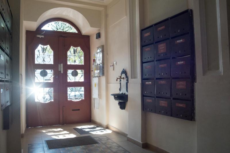 One-Bedroom Apartment image 3