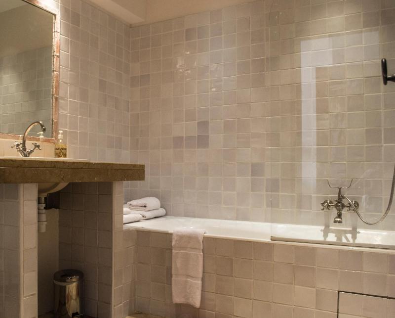 Double Room with Balcony and Sea View image 4