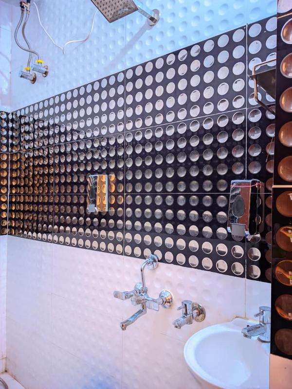 Hotel Pleasure Inn - image 3