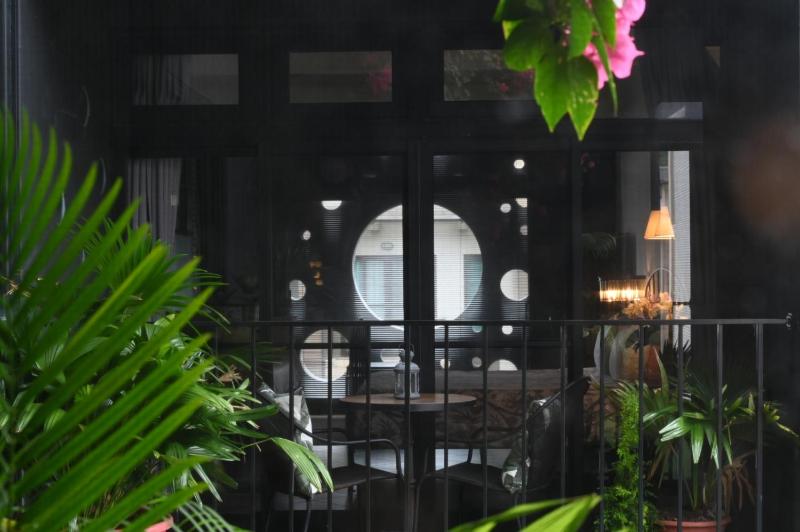 Noir Home - image 2