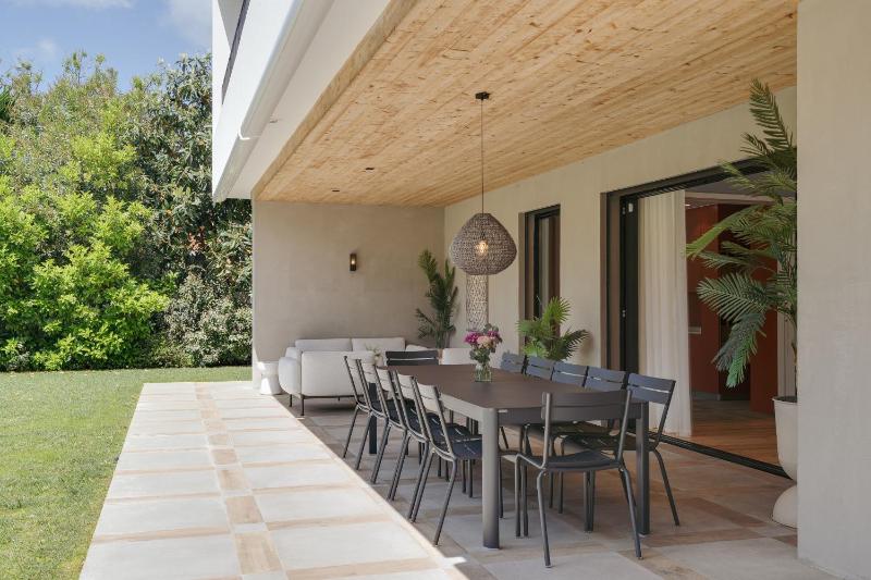 Cascais Contemporary Villa by Cadenzalux - image 28