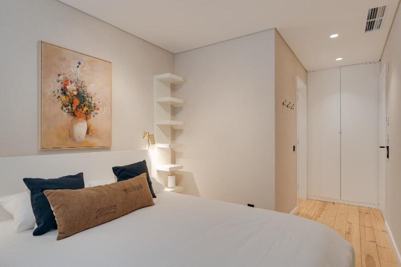 Cascais Contemporary Villa by Cadenzalux - image 38