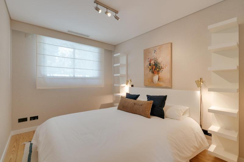 Cascais Contemporary Villa by Cadenzalux - image 40