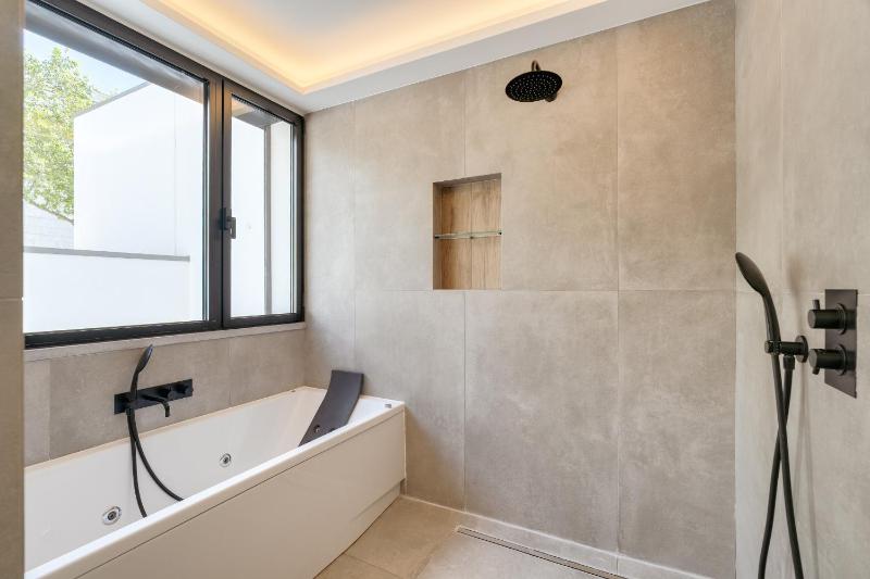 Cascais Contemporary Villa by Cadenzalux - image 33