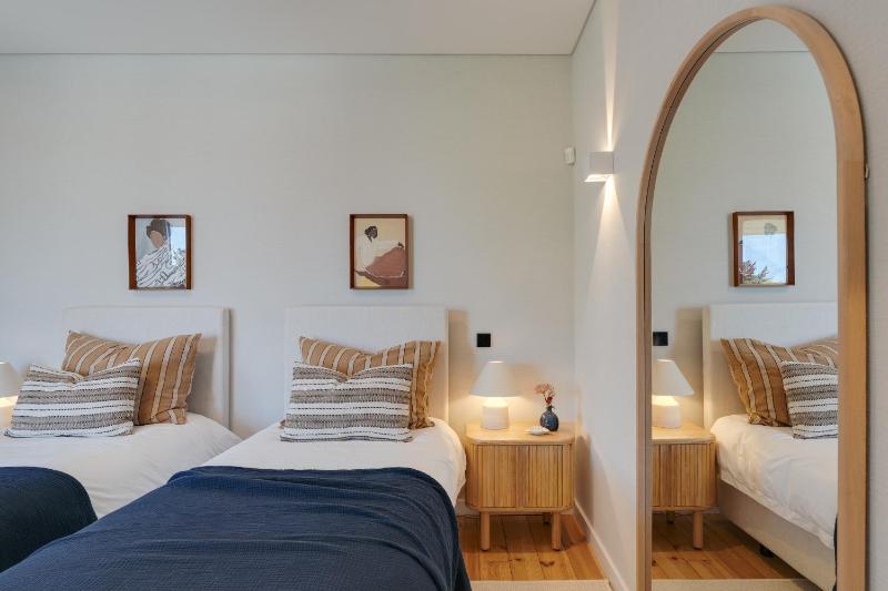 Cascais Contemporary Villa by Cadenzalux - image 31