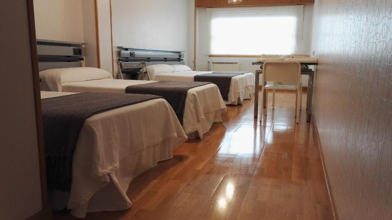 Standard Quadruple Room image 2