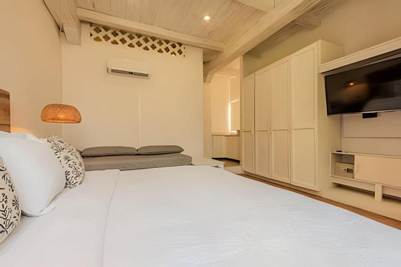 5 Bedroom House in the Walled City with Pool - image 7