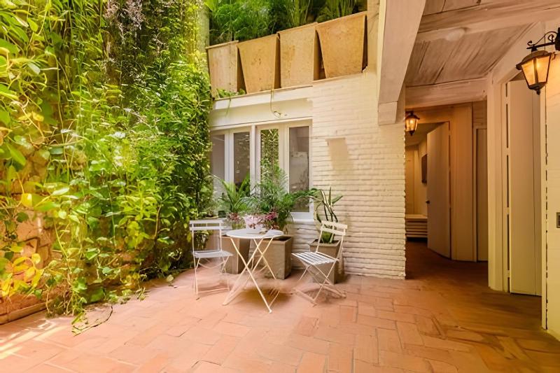 5 Bedroom House in the Walled City with Pool - image 11
