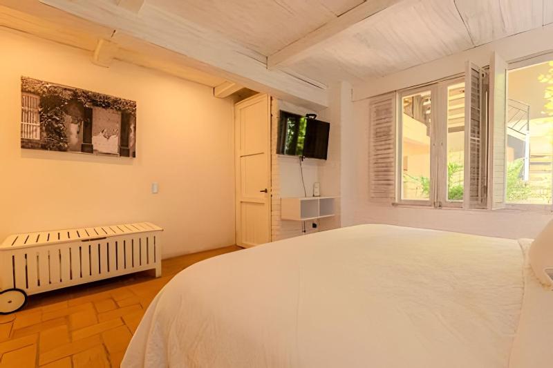 5 Bedroom House in the Walled City with Pool - image 3