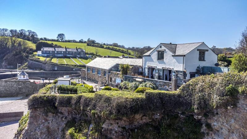 Lightkeepers Cottage - image 16