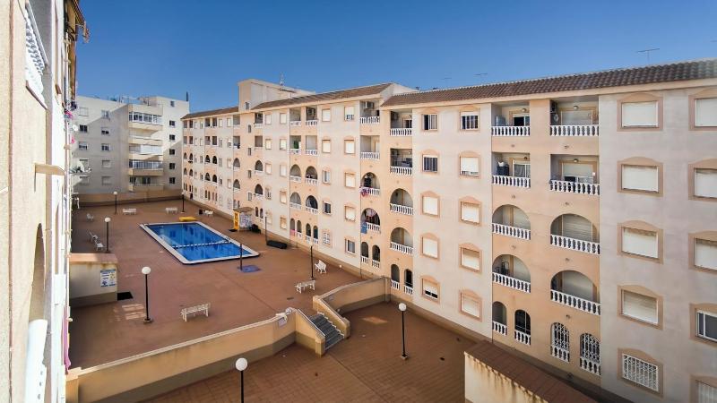 Torrevieja City Apartment - image 1